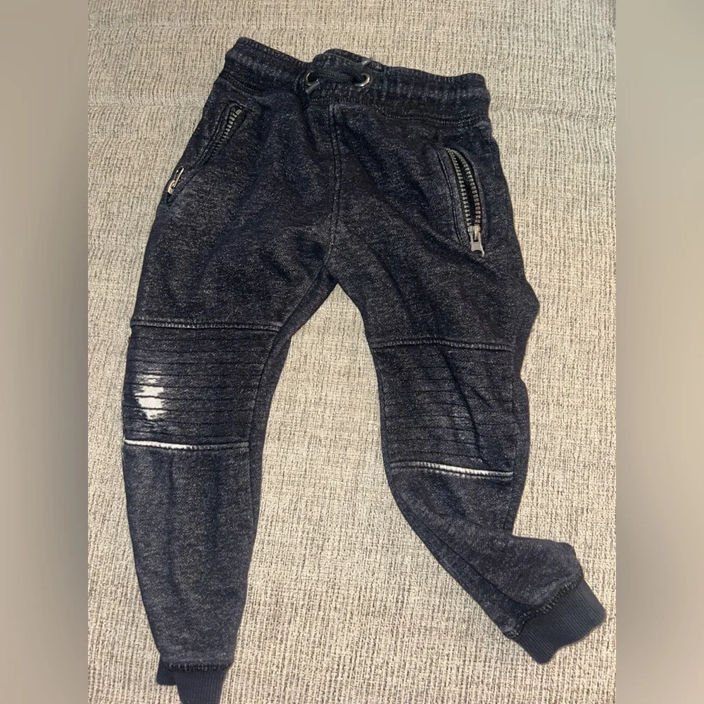 Lot of 5 pairs of sweatpants for kids size 3t - Picture 10 of 11
